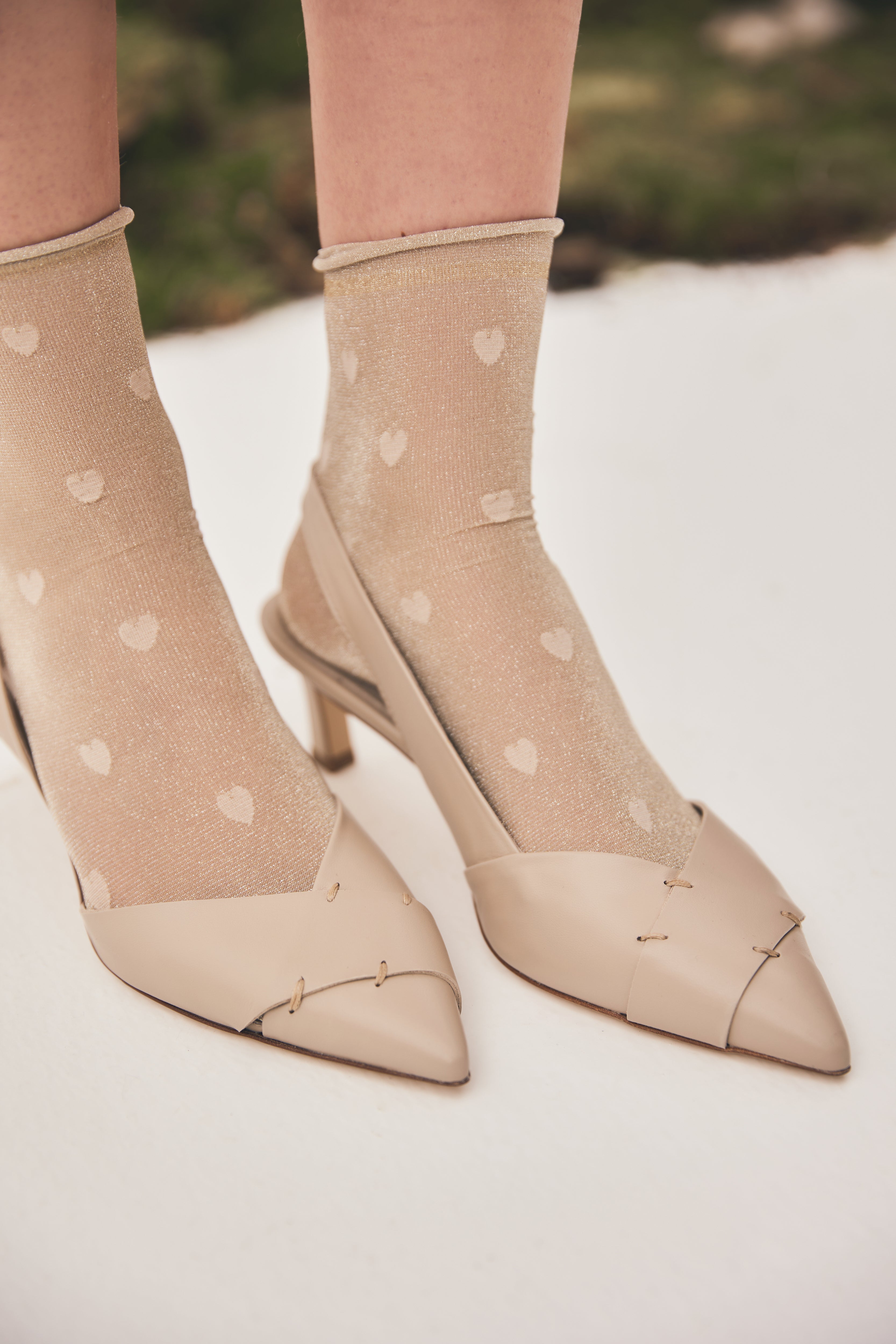 Sandalo in vitello beige con fasce sovrapposte