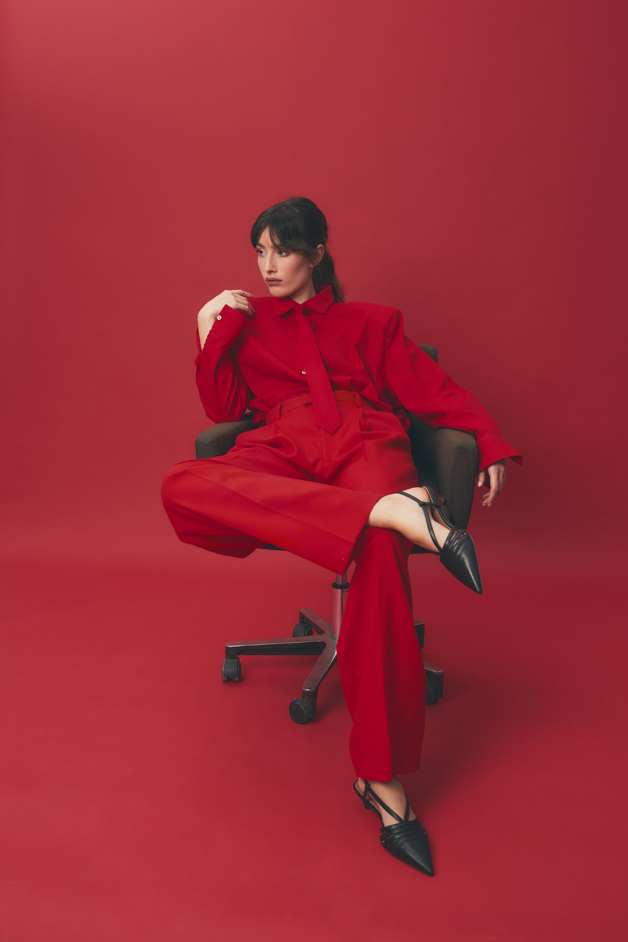 Slingback in nappa nera con tacco a coda conico