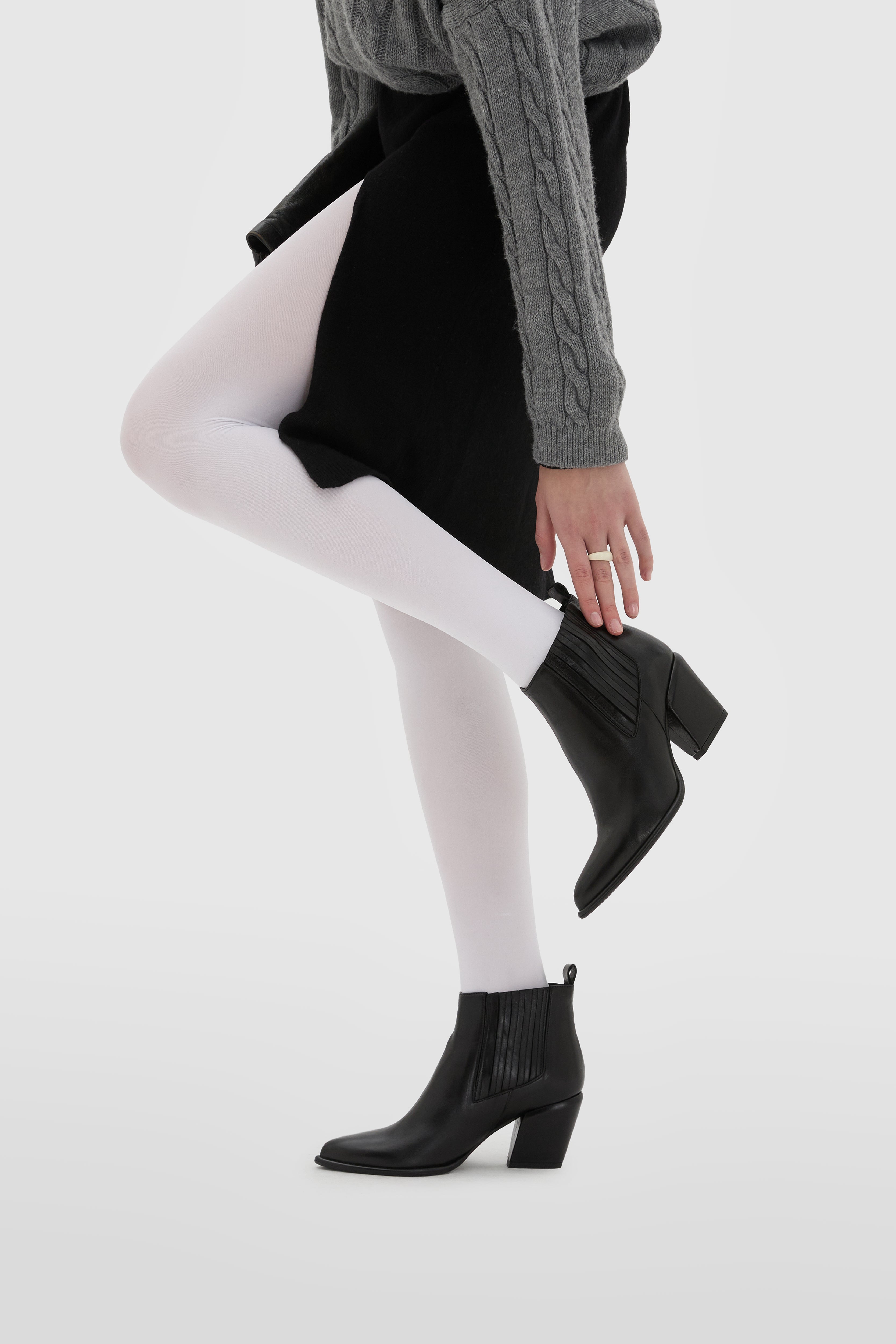 Beatles en vitello noir avec talon bloc et bout effilé