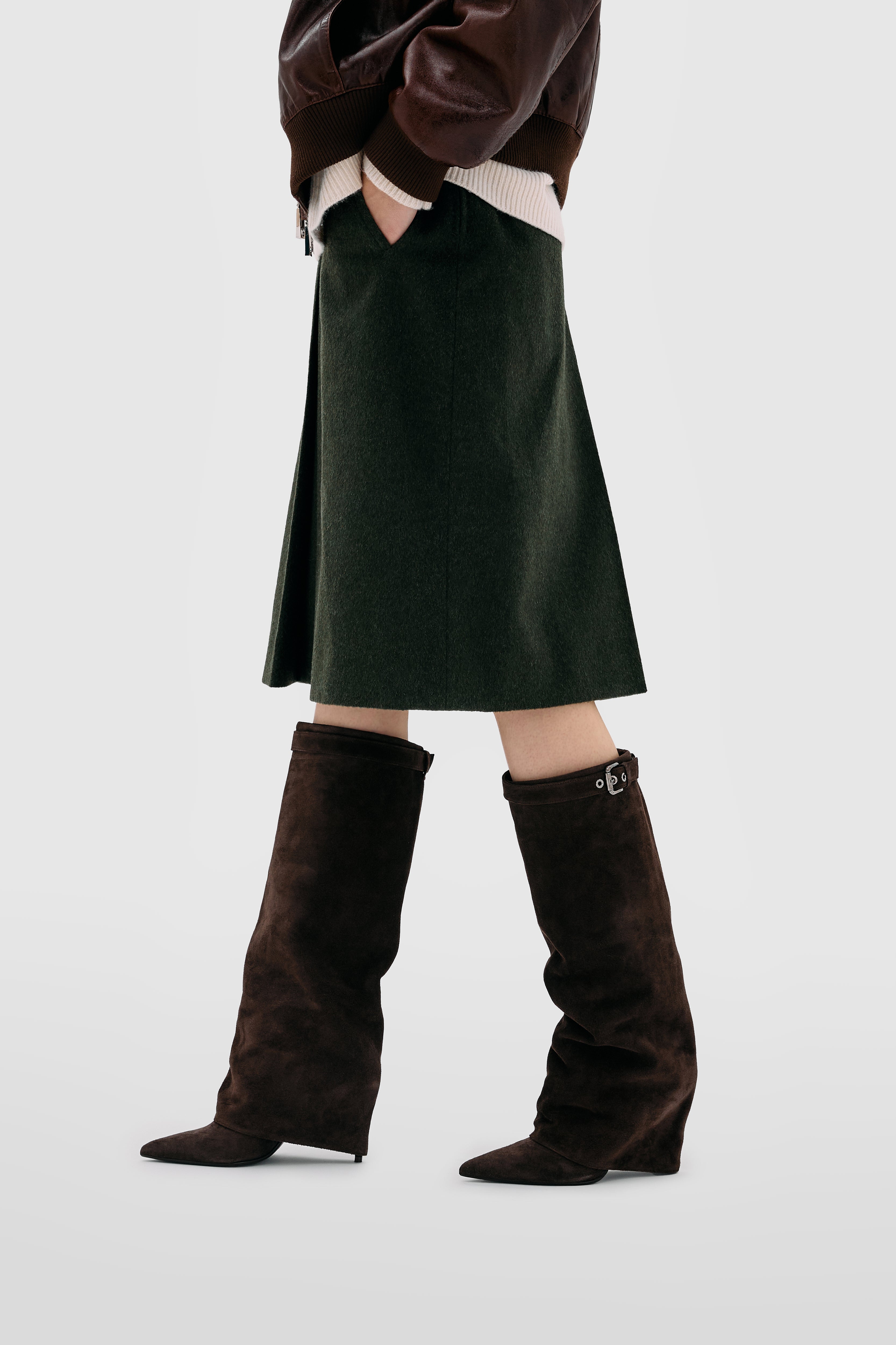 Veloursstiefel in dunkelbraun mit Gamasche und Stiletto-Absatz