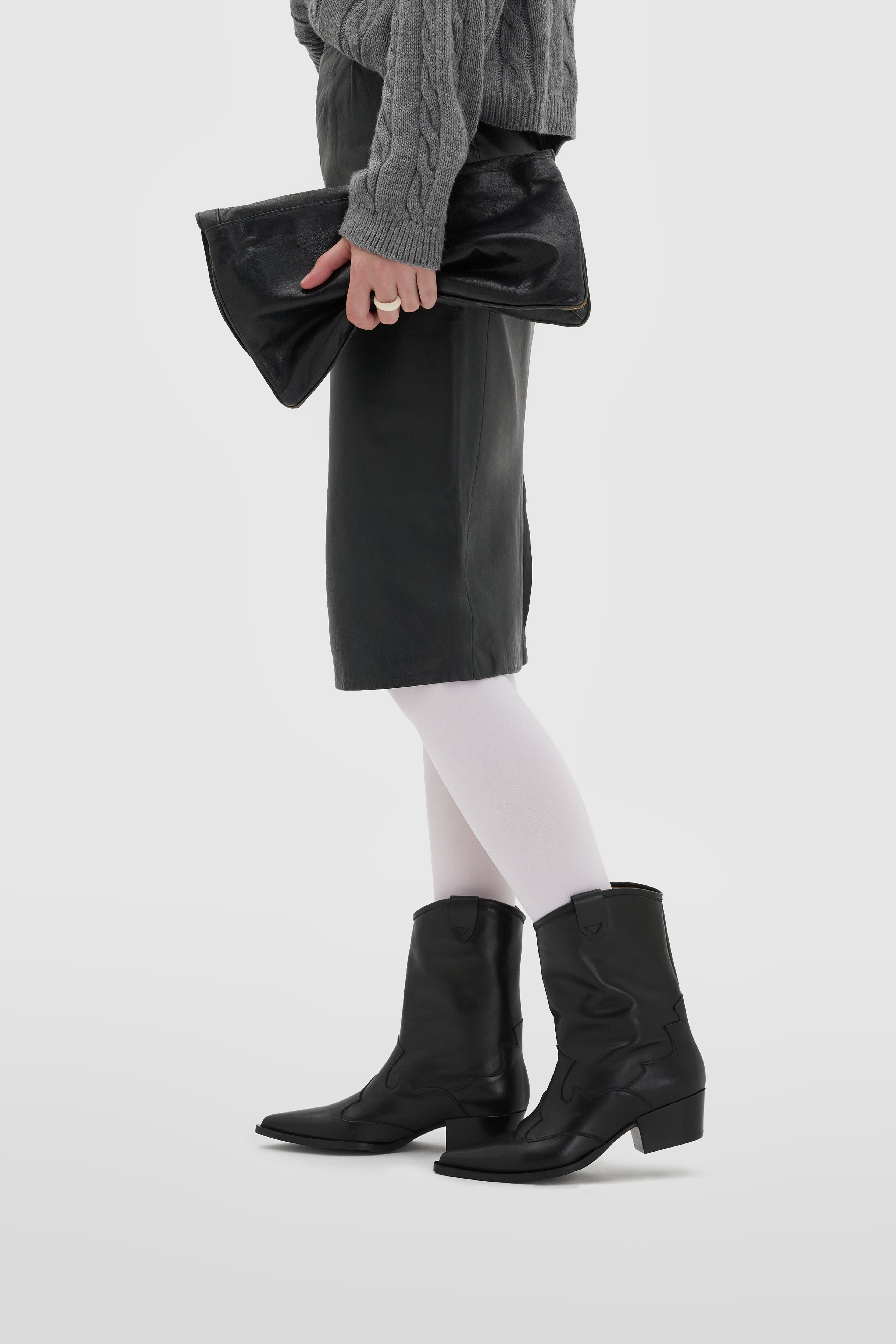 Western ankle boot in black calfskin with pointed toe