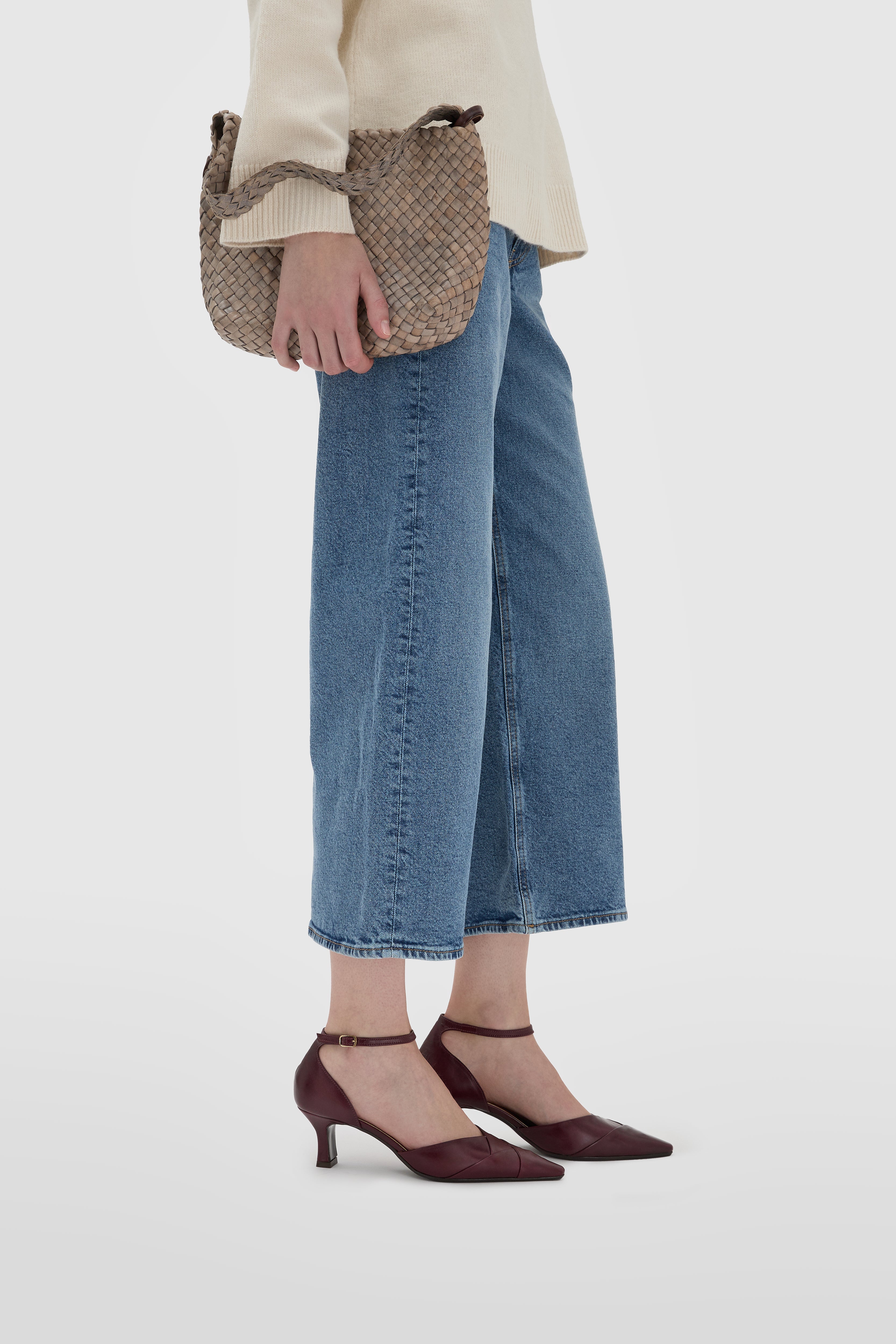 Escarpin en cuir de veau bordeaux à bride et talon creux