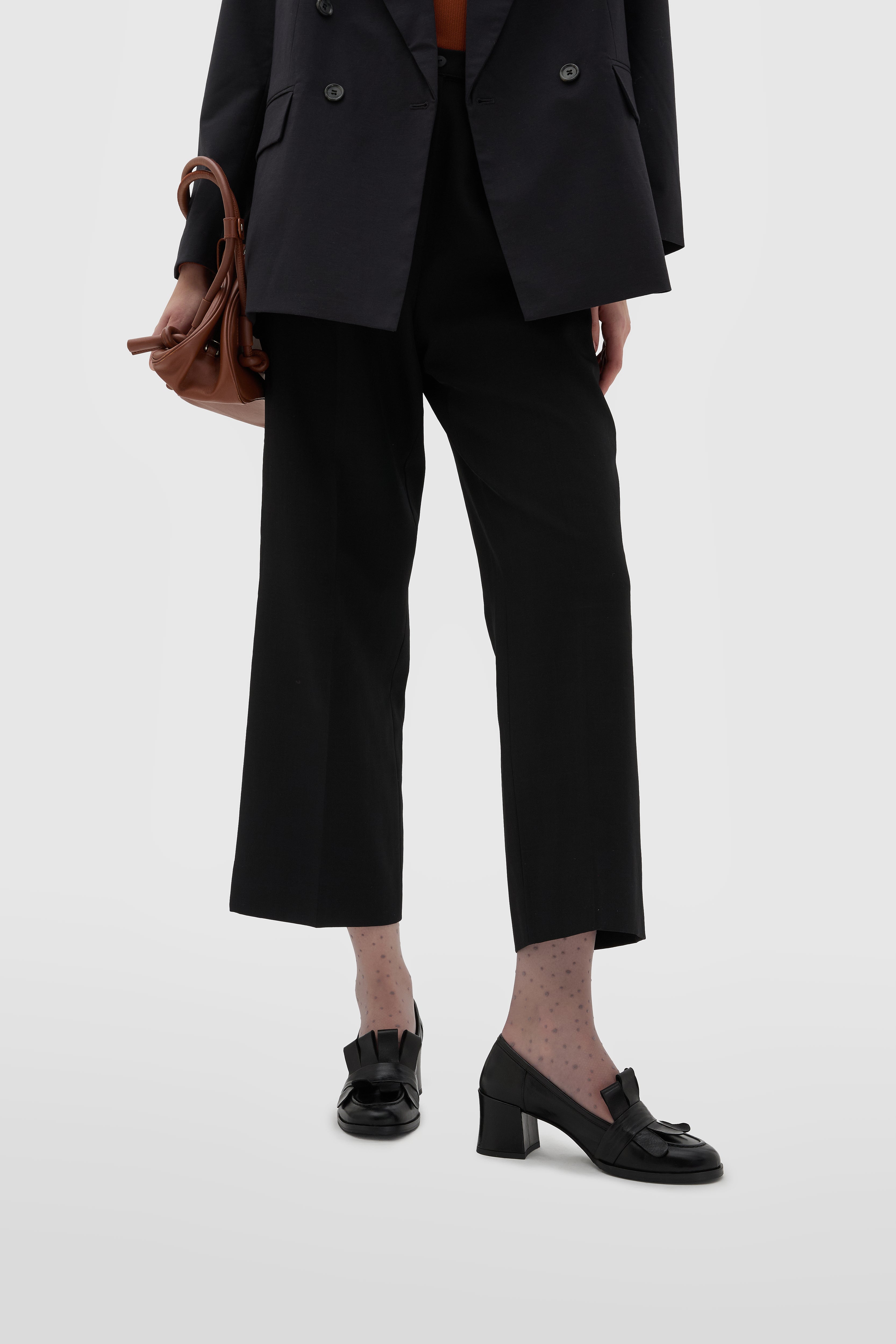 Black calfskin loafer with fringe and block heel