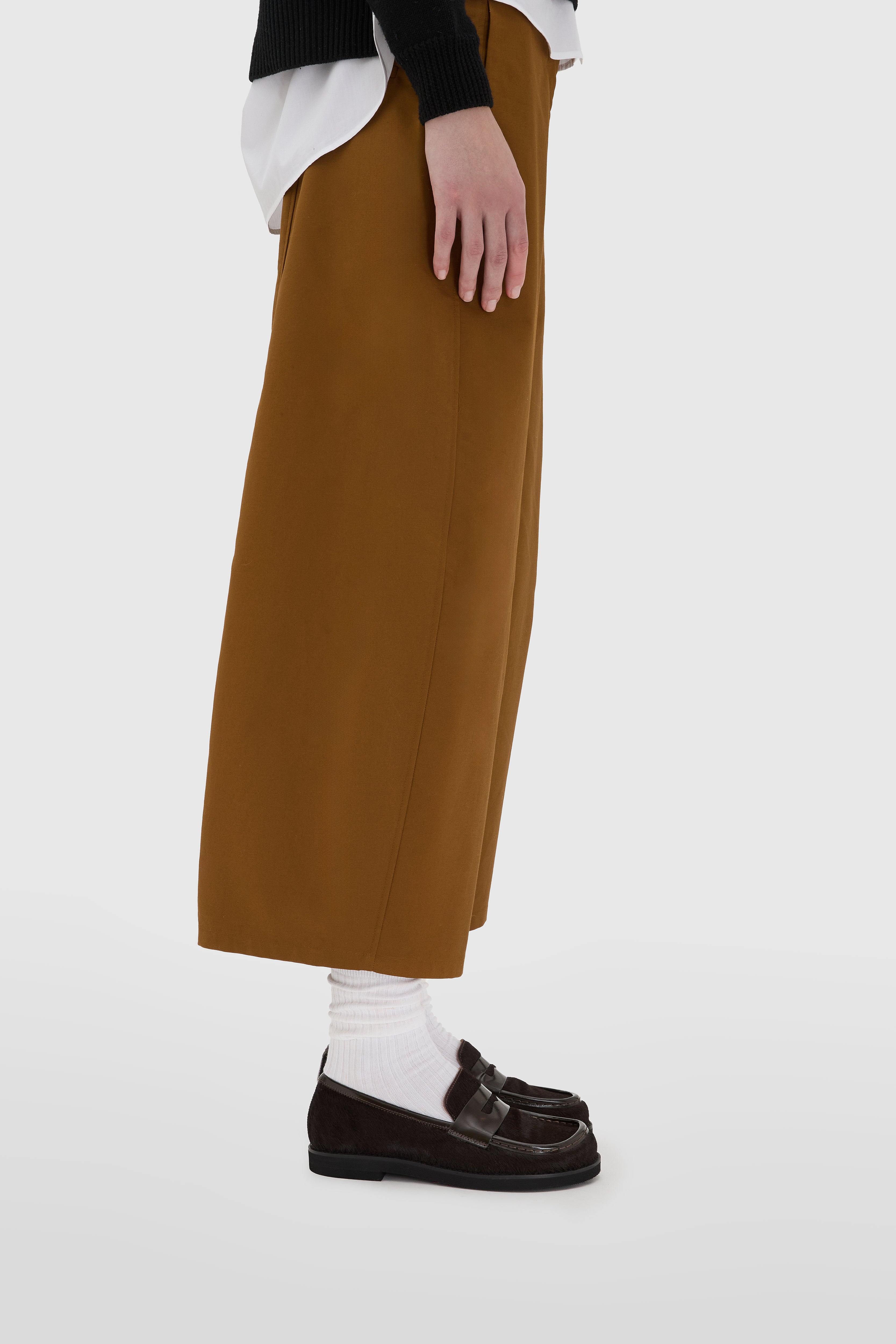 Mocassin en peau de poney brun foncé avec masque en forme de gueule de lion