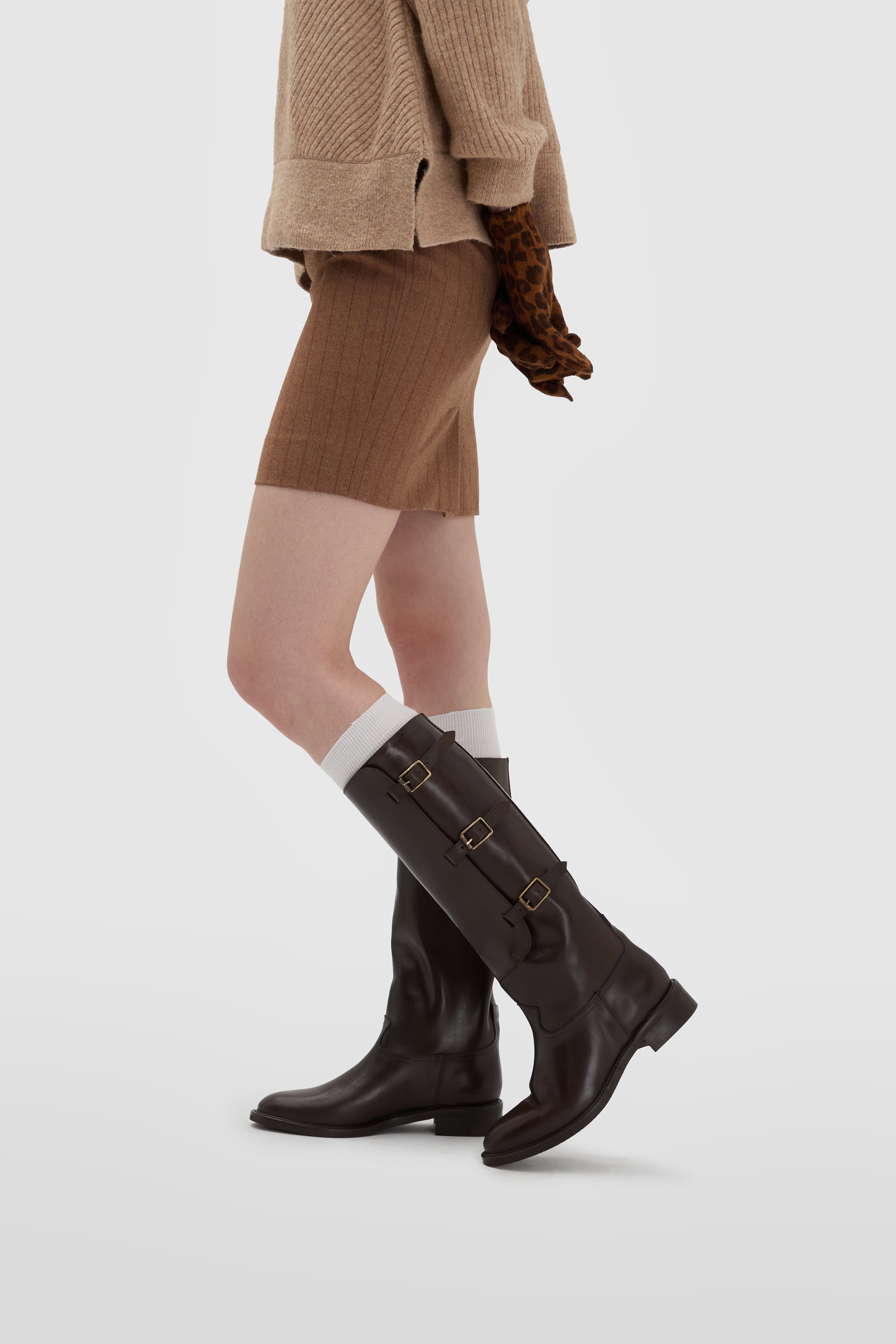 Botte en veau marron foncé avec trois sangles et talon de 30 mm