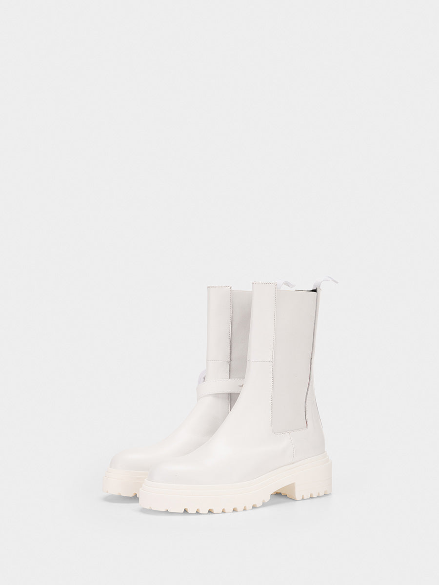 White leather ankle boot with small bag