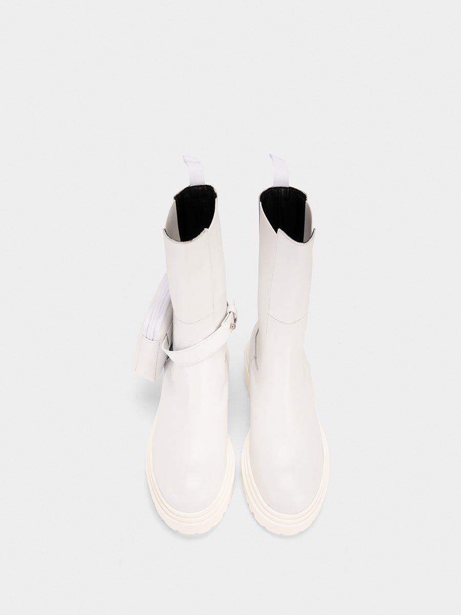 White leather ankle boot with small bag