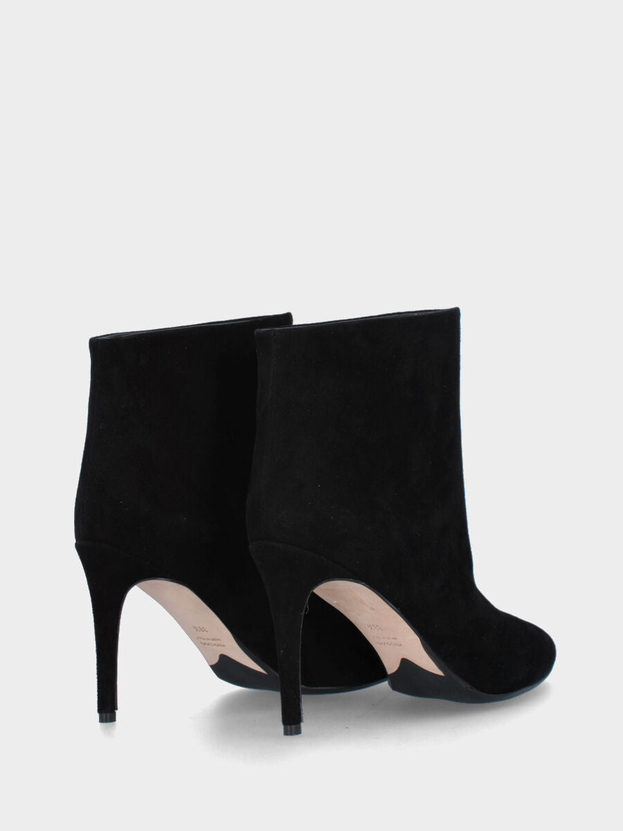 Black leather ankle boot with asymmetric shaft
