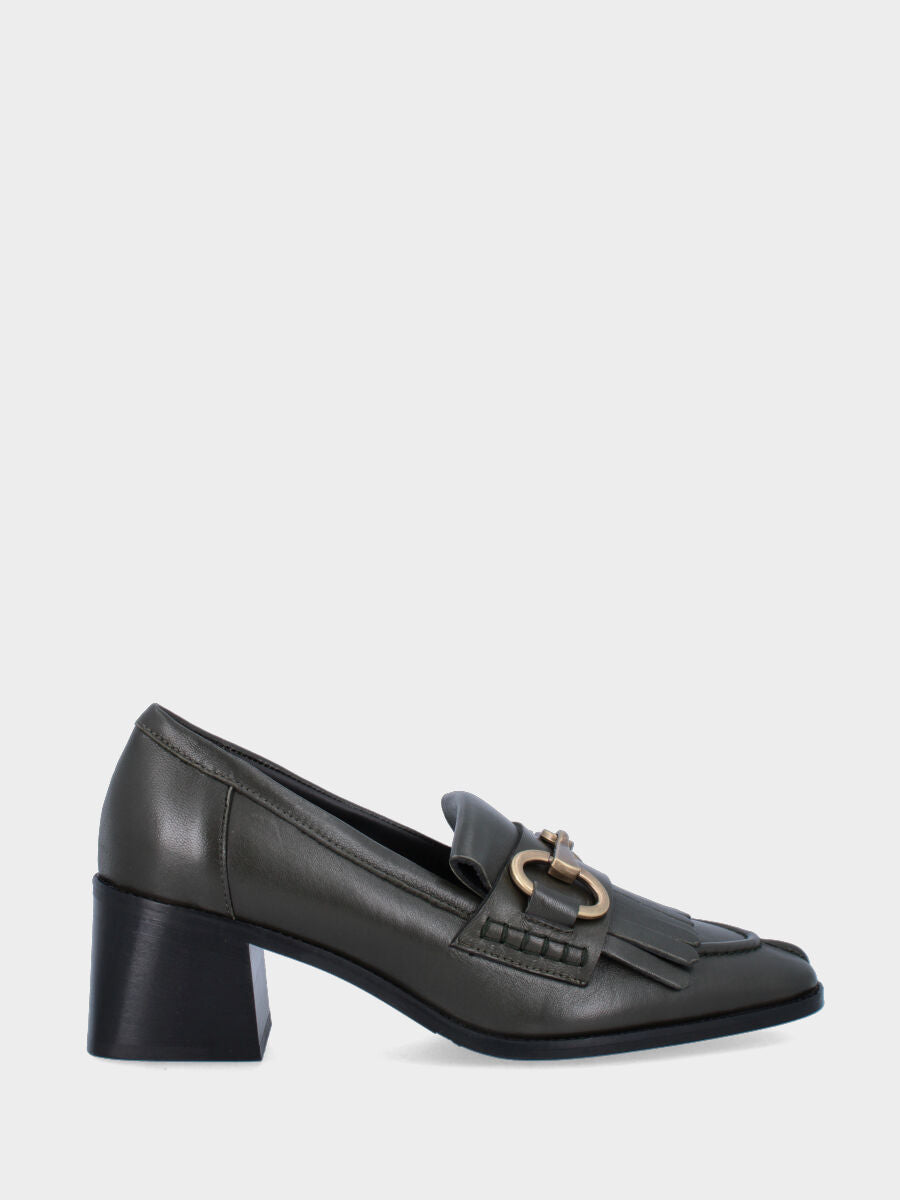 Mocassin vert en cuir avec morsure et franges