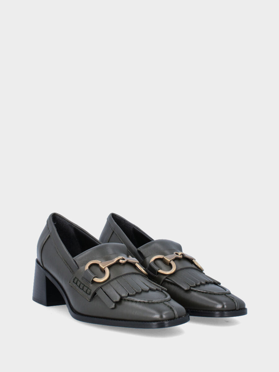 Mocassin vert en cuir avec morsure et franges