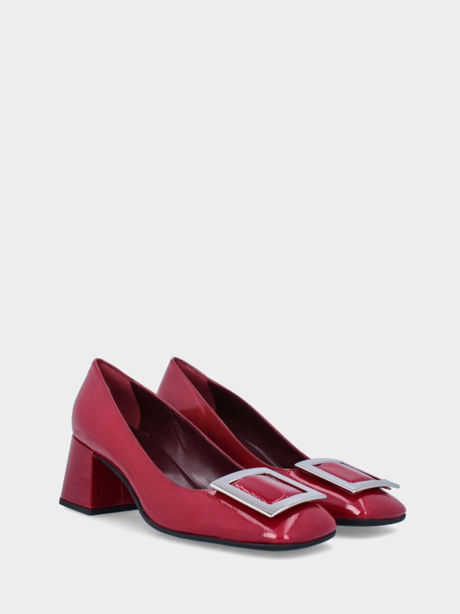 Décolleté rossa in pelle con maxi fibbia decorativa