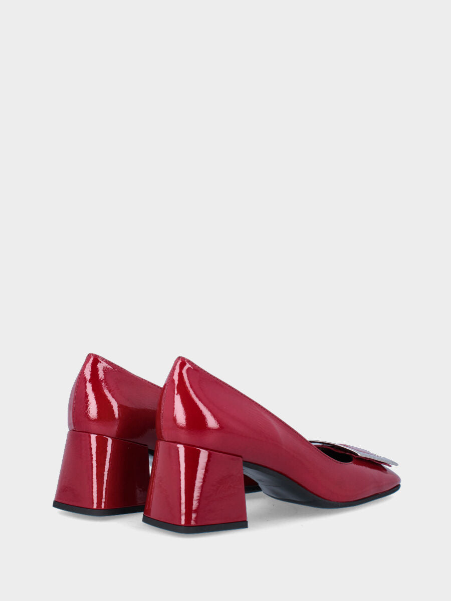 Décolleté rossa in pelle con maxi fibbia decorativa