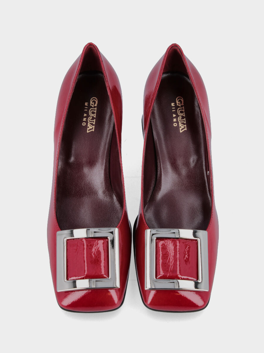 Décolleté rossa in pelle con maxi fibbia decorativa