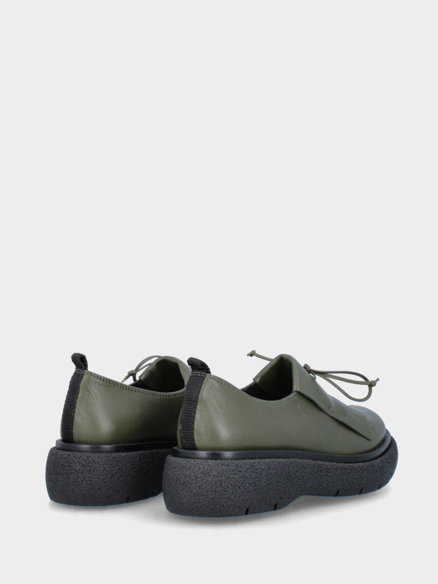 Chausson vert en cuir avec franges et nœud