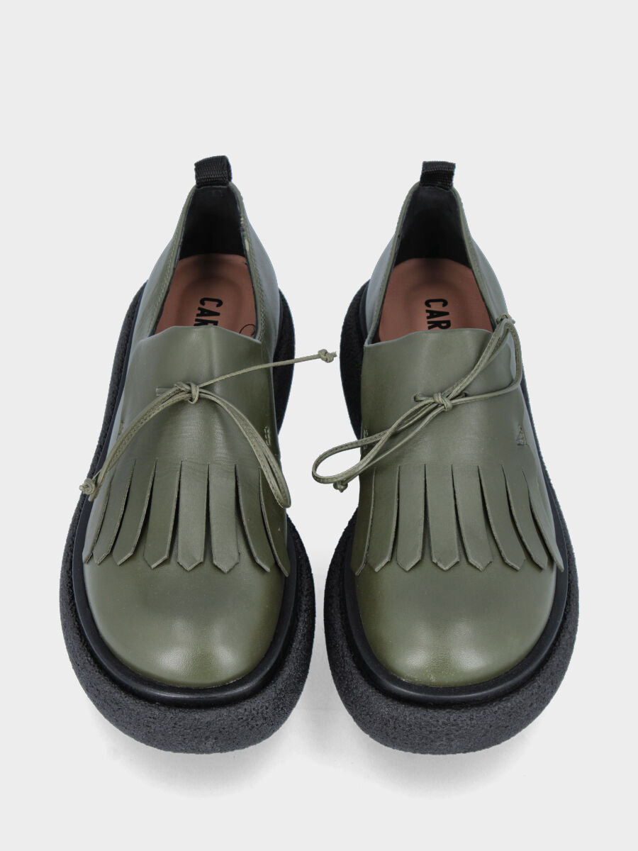 Chausson vert en cuir avec franges et nœud