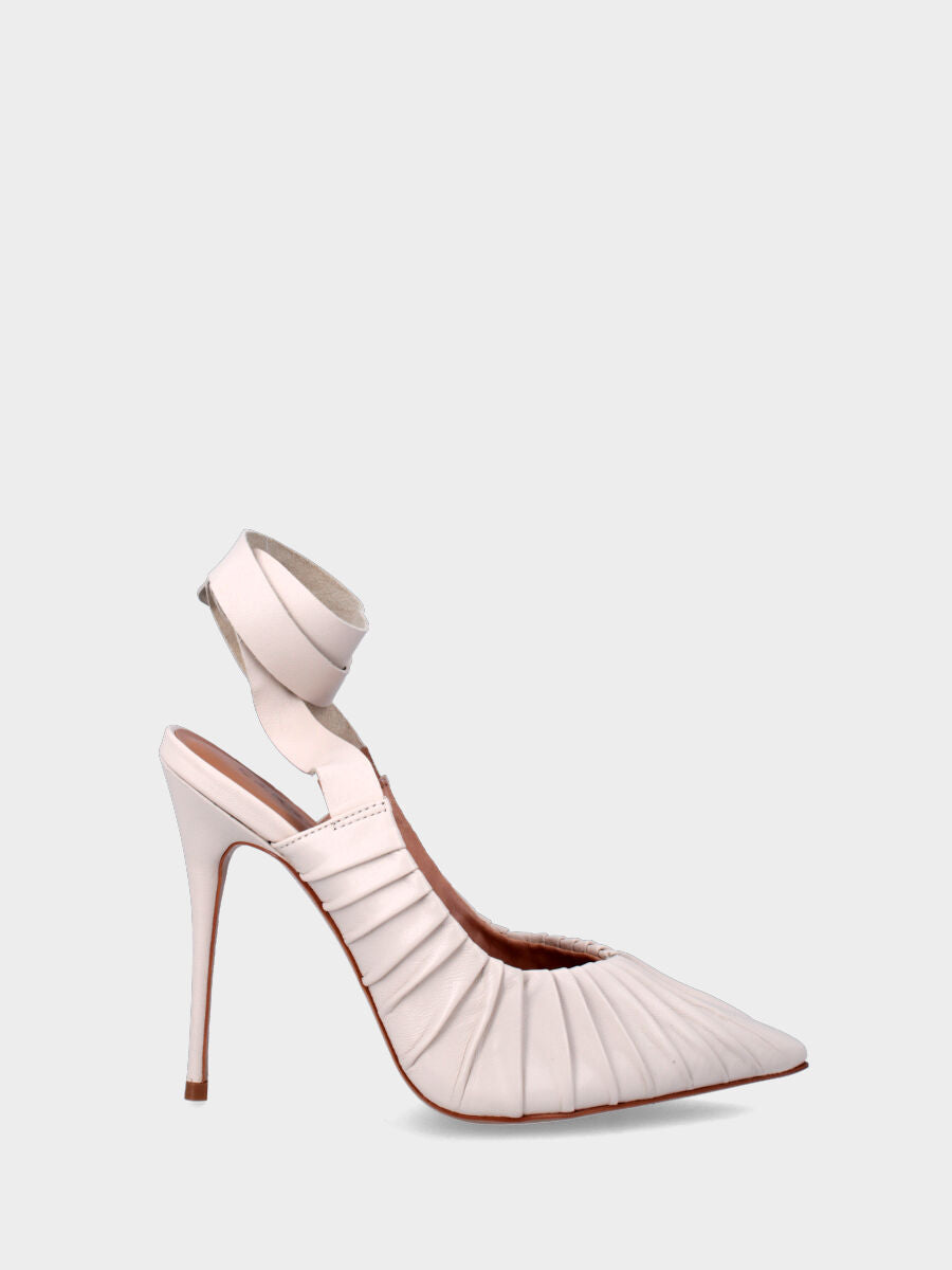 Chanel bianca in pelle con tomaia plissettata