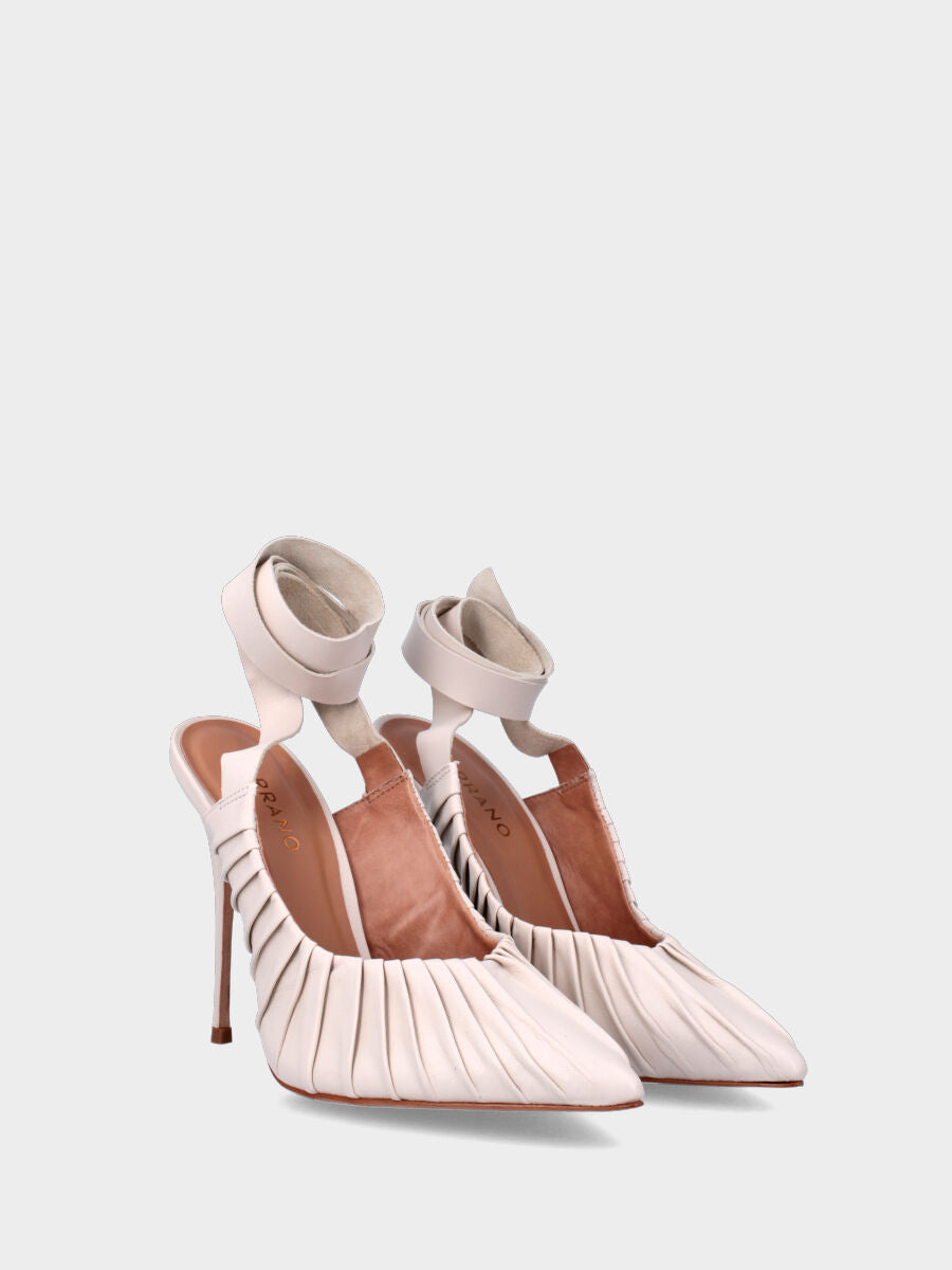 Chanel bianca in pelle con tomaia plissettata