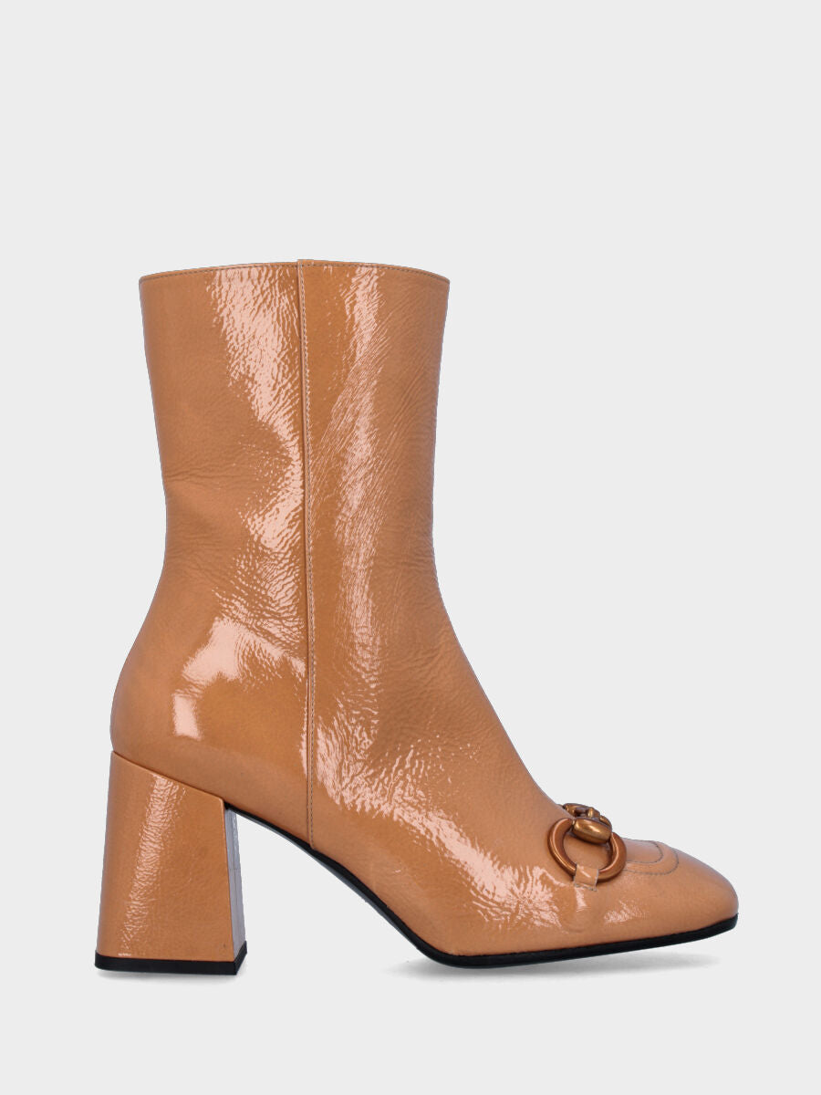 Stivaletto beige in pelle con bordatura e morsetto