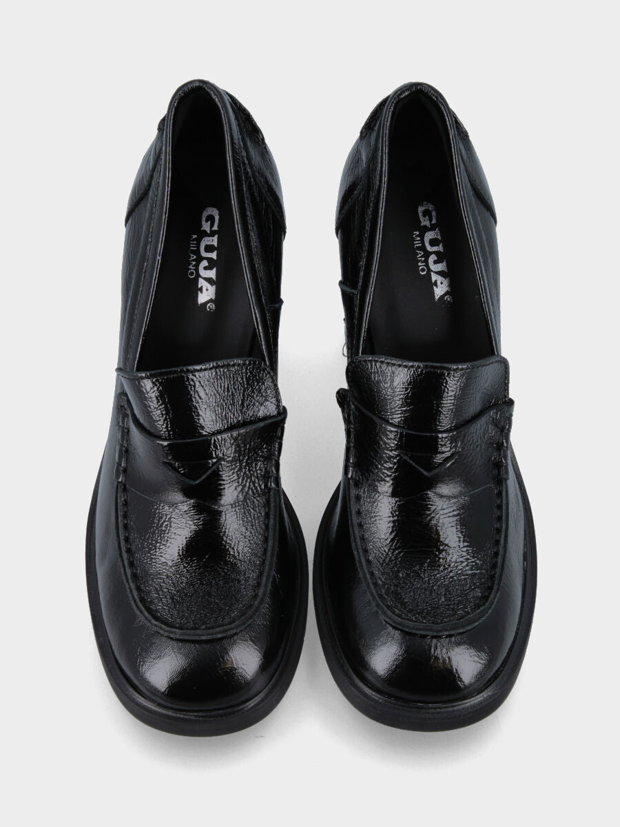 Mocassino nero in pelle con tacco largo