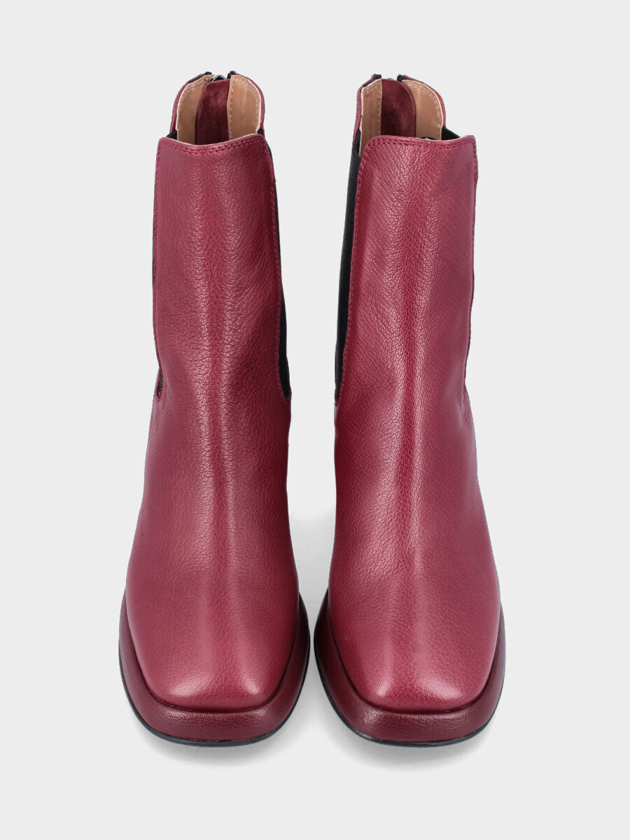 Roter Leder-Stiefelette mit Reißverschluss hinten und Plateau