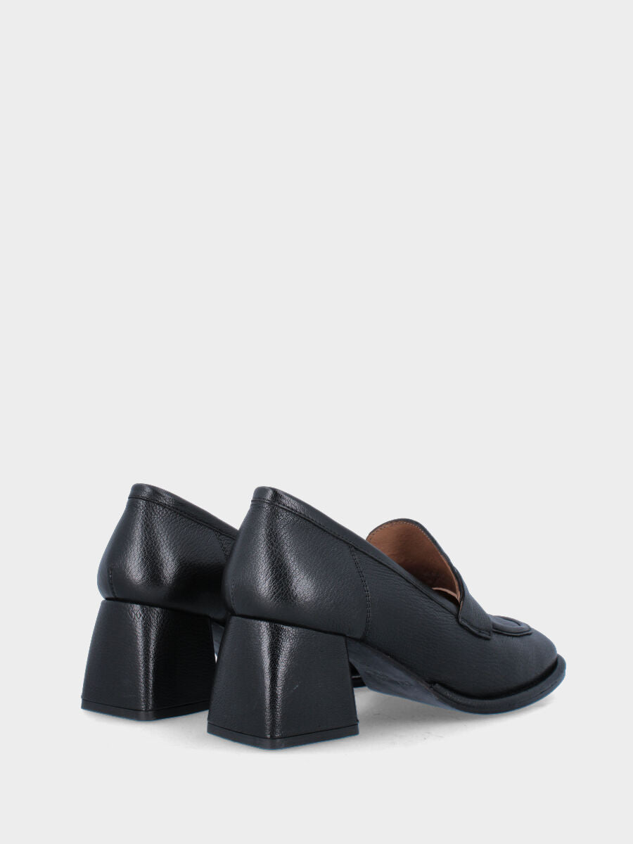 Mocassino nero in pelle con guardolo fasciato e tacco scampanato