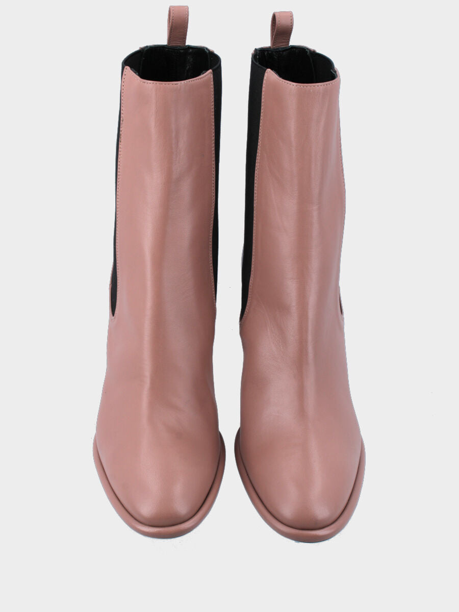 Stivaletto beige in pelle con linea affusolata
