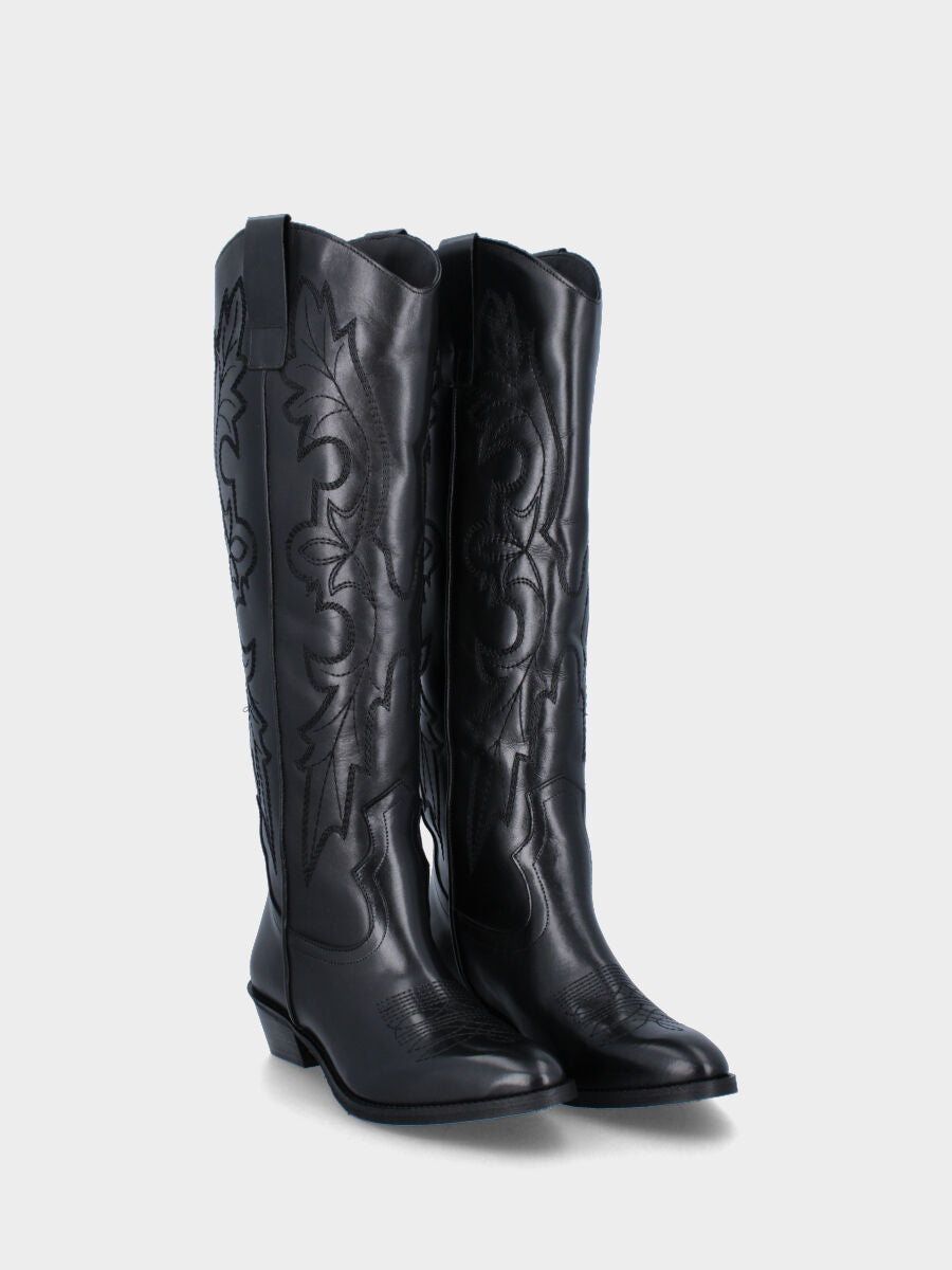 Campero noir en cuir avec broderies abstraites