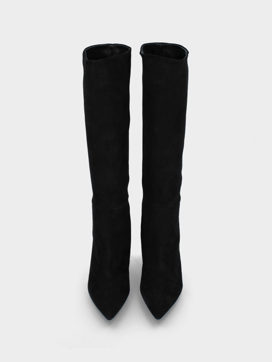 Stivale nero in pelle con punta sfilata e tacco inarcato