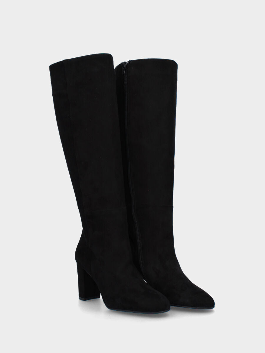 Botte noire en cuir avec ligne effilée