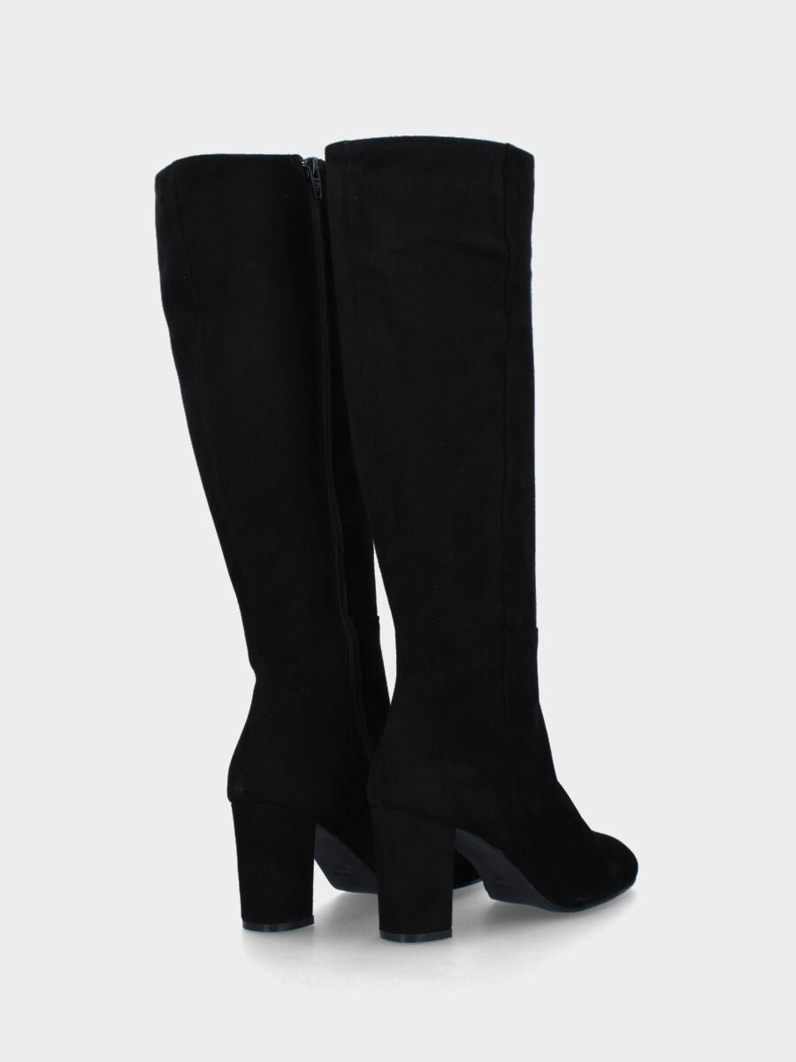 Botte noire en cuir avec ligne effilée