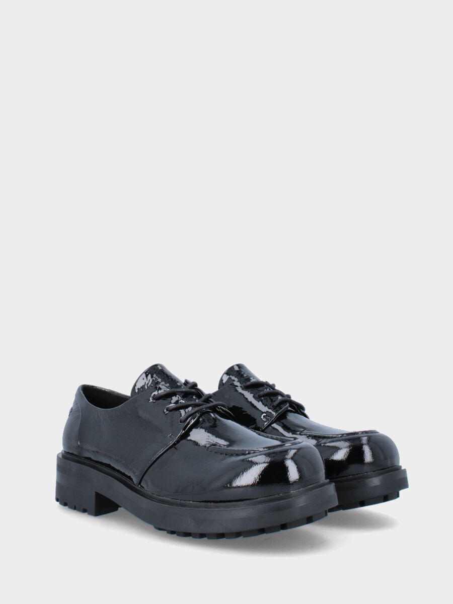 Stringata nera in pelle con suola track