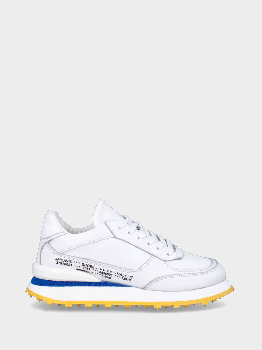 Sneaker bianca in pelle con suola in gomma microporosa