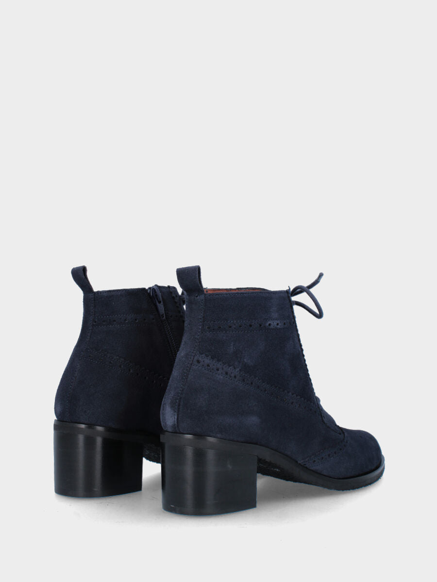 Polacchino blu in pelle con decorazioni perforate