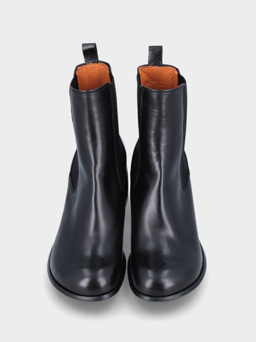 Stivaletto nero in pelle con tacco largo scampanato