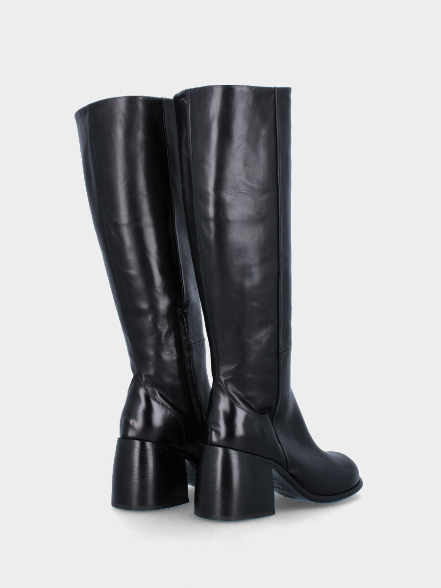 Botte noire en cuir à ligne douce avec éperon brillant