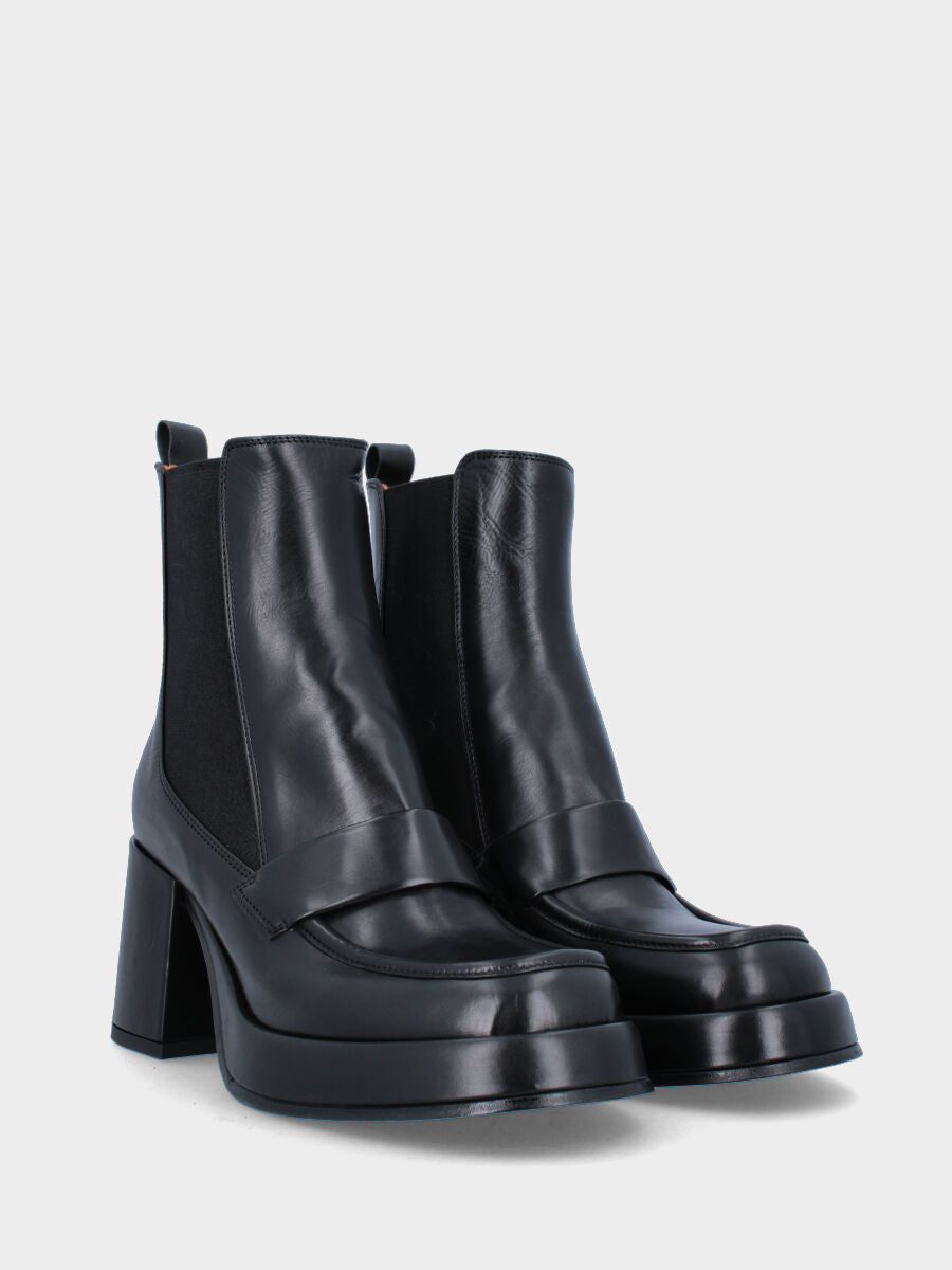 Bottine noire en cuir avec plateau et bride à boucle