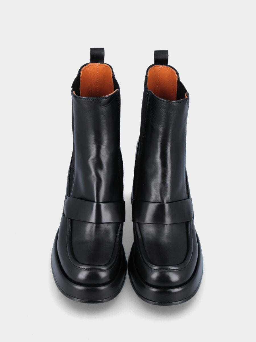 Bottine noire en cuir avec plateau et bride à boucle