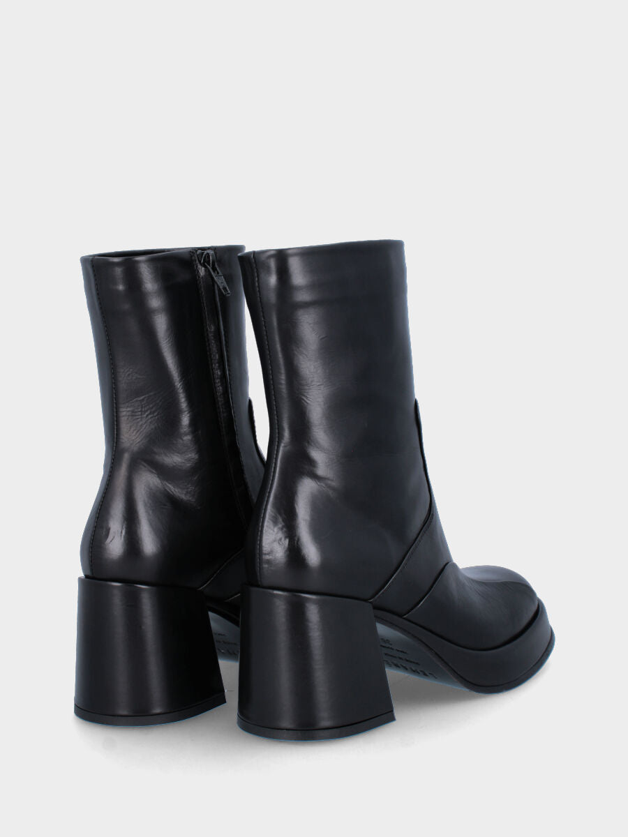 Black leather ankle boot with stitched joint mask