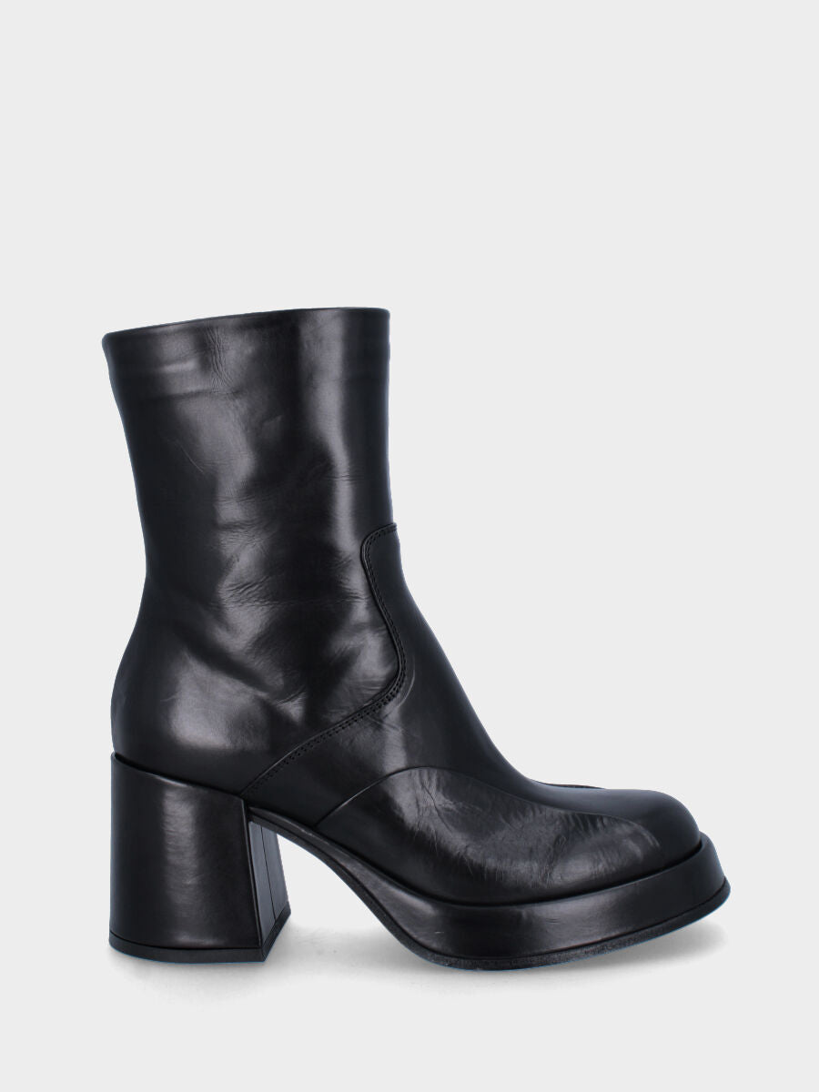 Black leather ankle boot with stitched joint mask