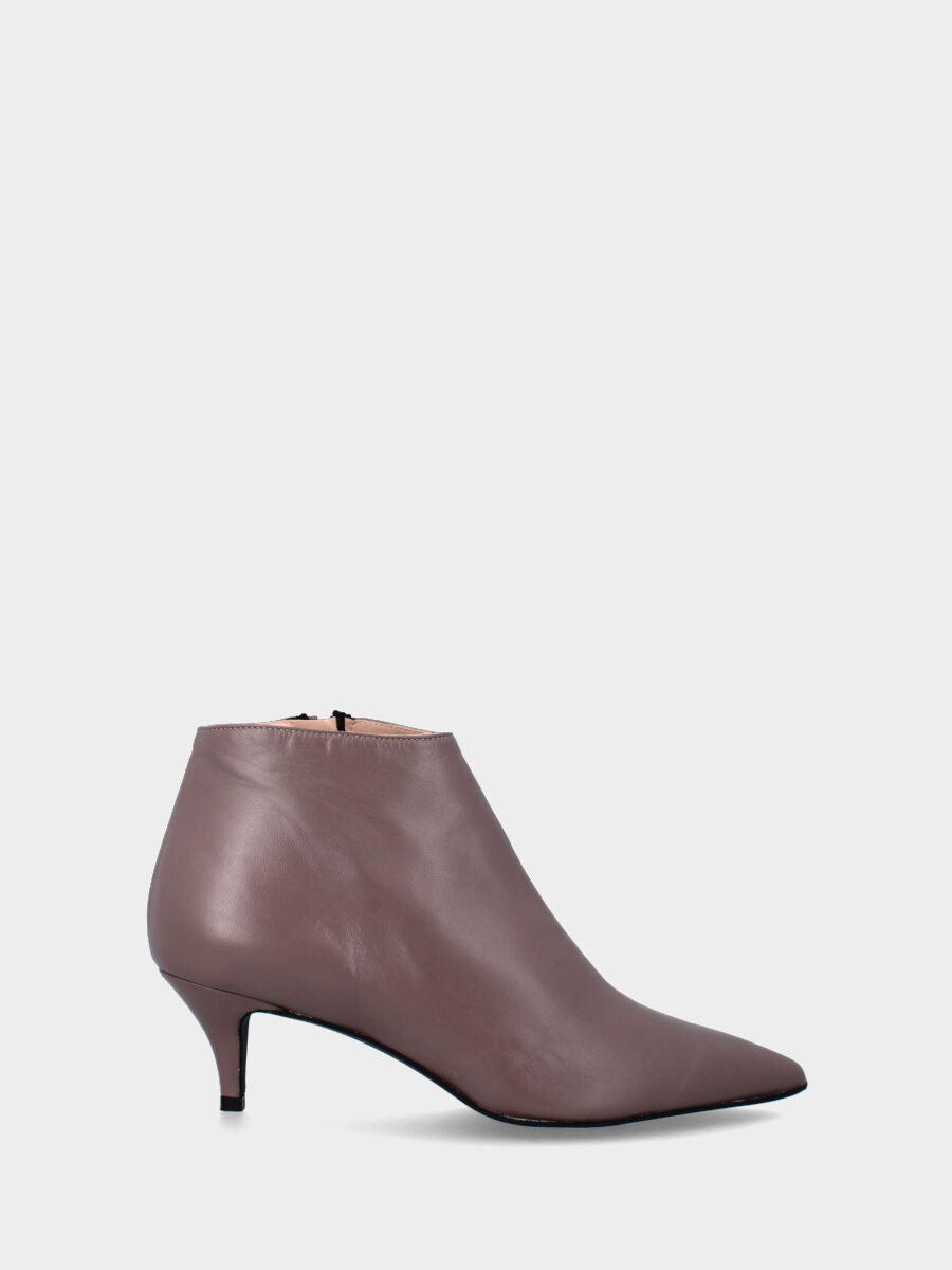 Sandalo monoblocco in vitello rosso con fascia ripiegata