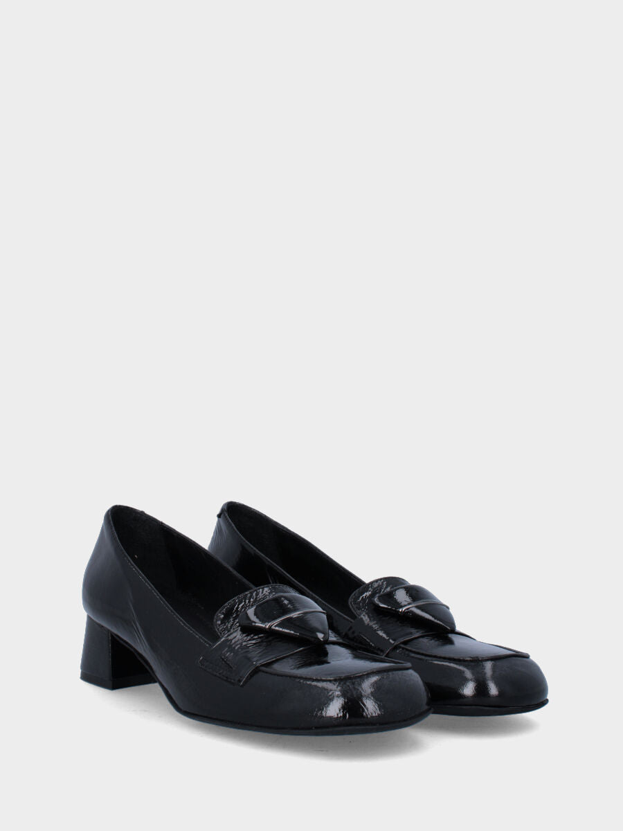 Mocassino nero in pelle con bottone geometrico