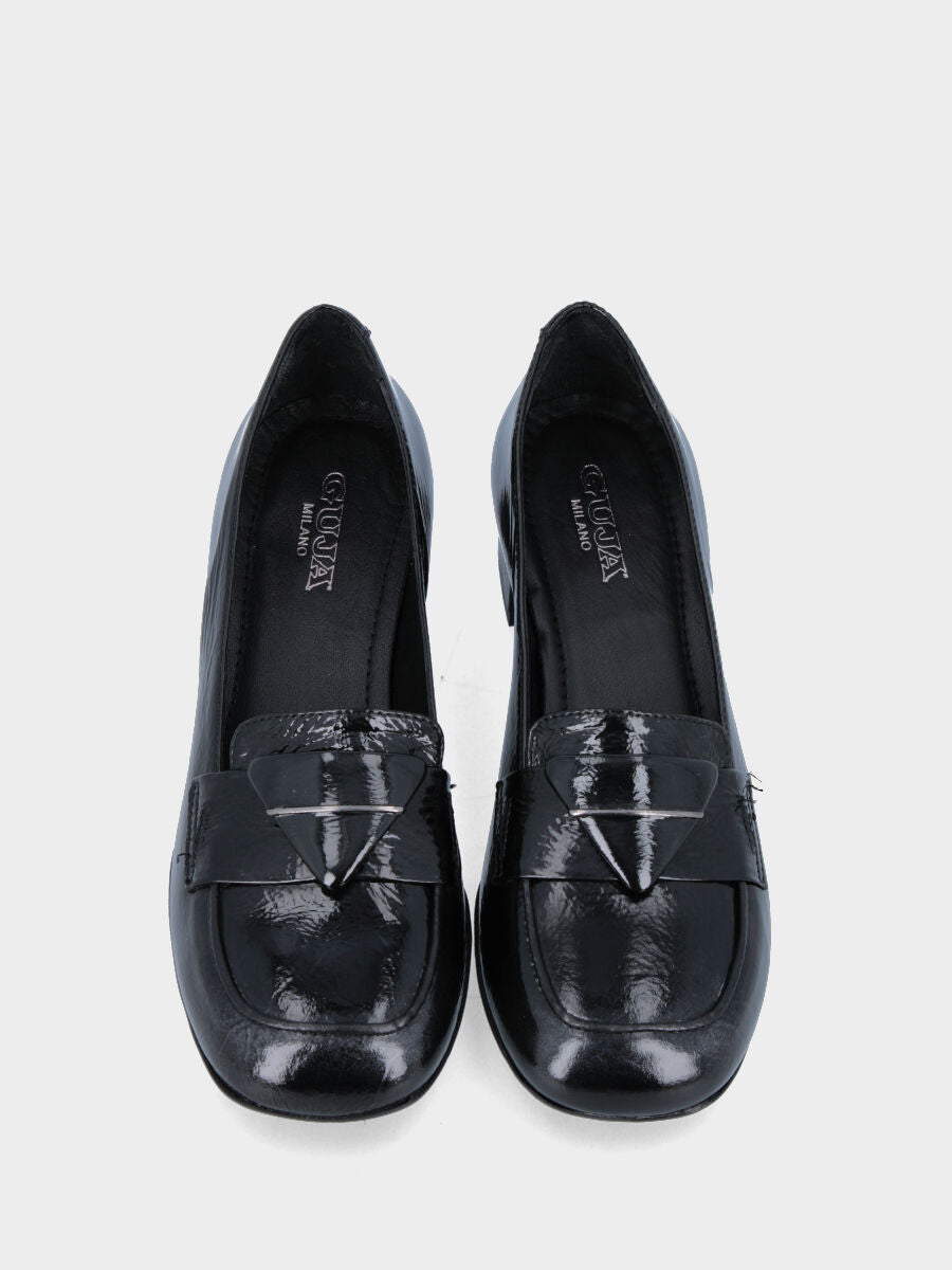 Mocassino nero in pelle con bottone geometrico