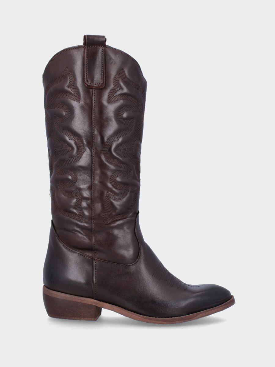 Sandalo monoblocco in vitello rosso con fascia ripiegata