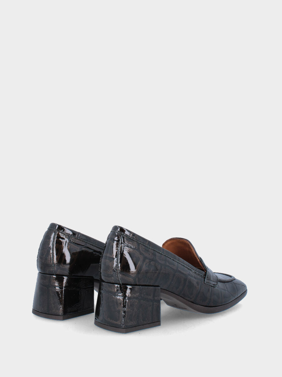 Sandalo monoblocco in vitello rosso con fascia ripiegata