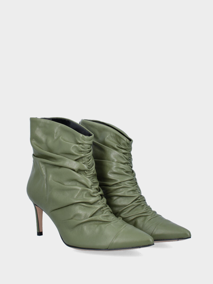 Stivaletto verde in pelle con tomaia arricciata e tacco a stiletto