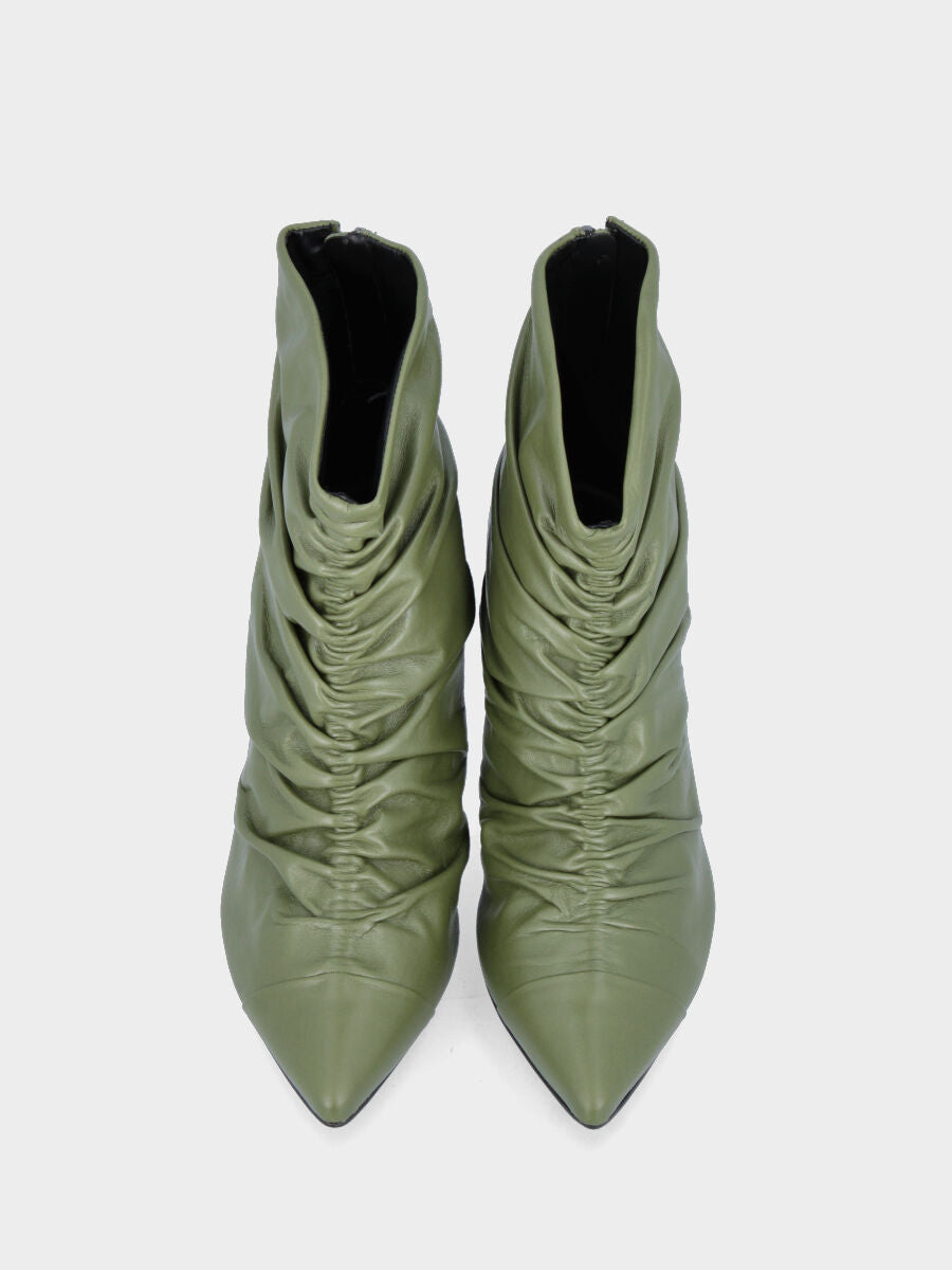 Stivaletto verde in pelle con tomaia arricciata e tacco a stiletto