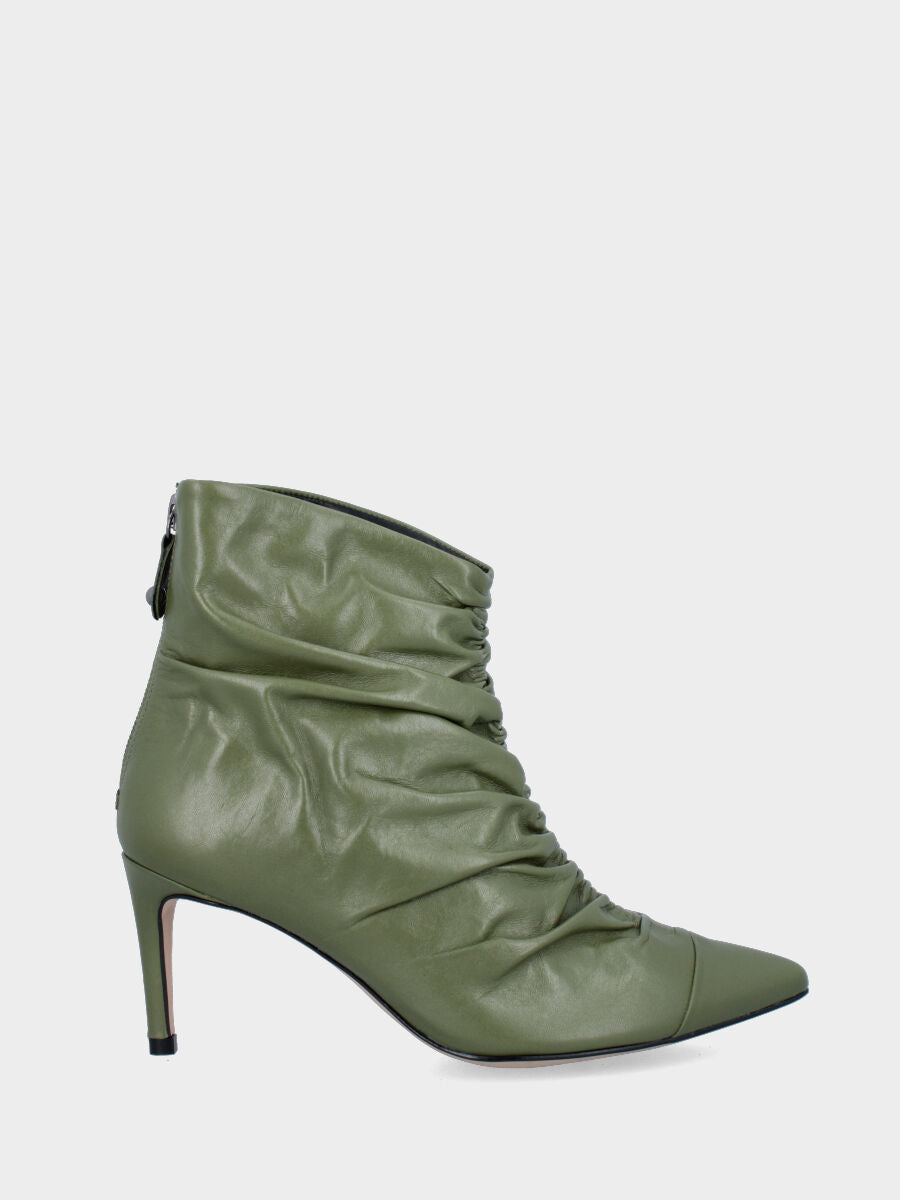 Stivaletto verde in pelle con tomaia arricciata e tacco a stiletto