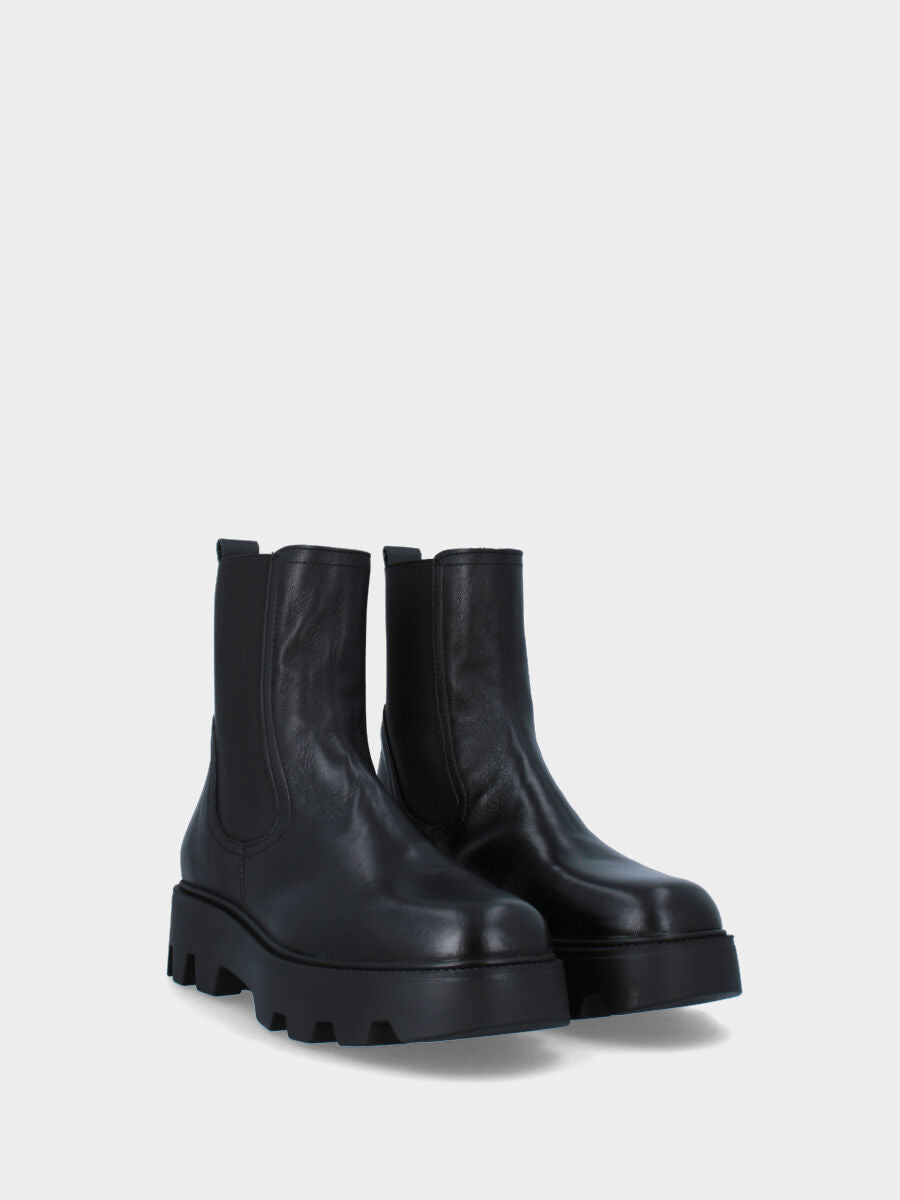 Stivaletto nero in pelle con fasce elastiche retro laterali