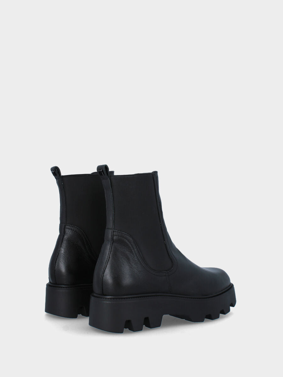 Stivaletto nero in pelle con fasce elastiche retro laterali