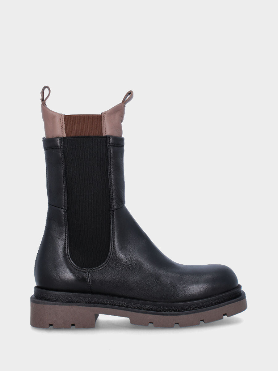 Sandalo monoblocco in vitello rosso con fascia ripiegata